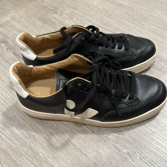 BLACK LEATHER VEJA SNEAKERS, SIZE 38 - Picture 2 of 8